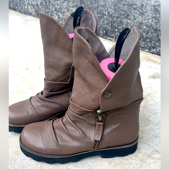 Jina Boots Made in Japan, Purchased in Paris, Slouchy Style, Size 24/US 6 - Picture 5 of 11